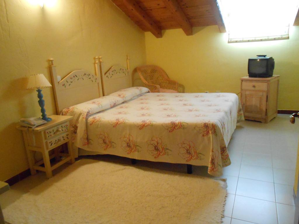 Hostal Burgos Torrecaballeros Værelse billede