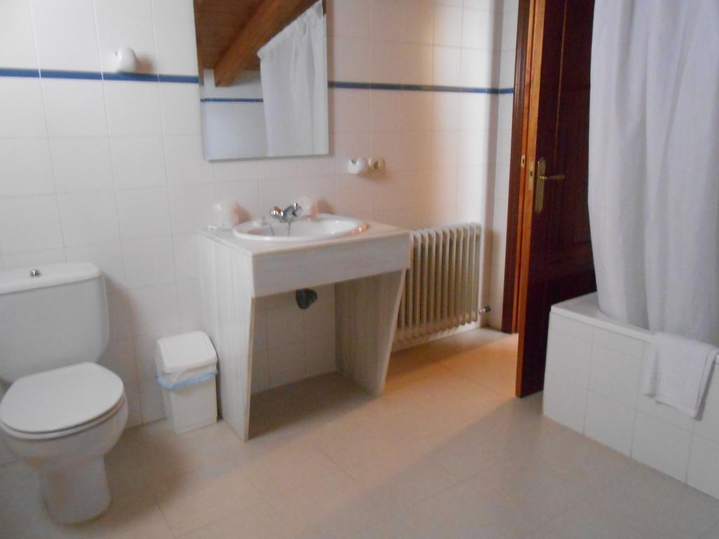 Hostal Burgos Torrecaballeros Eksteriør billede