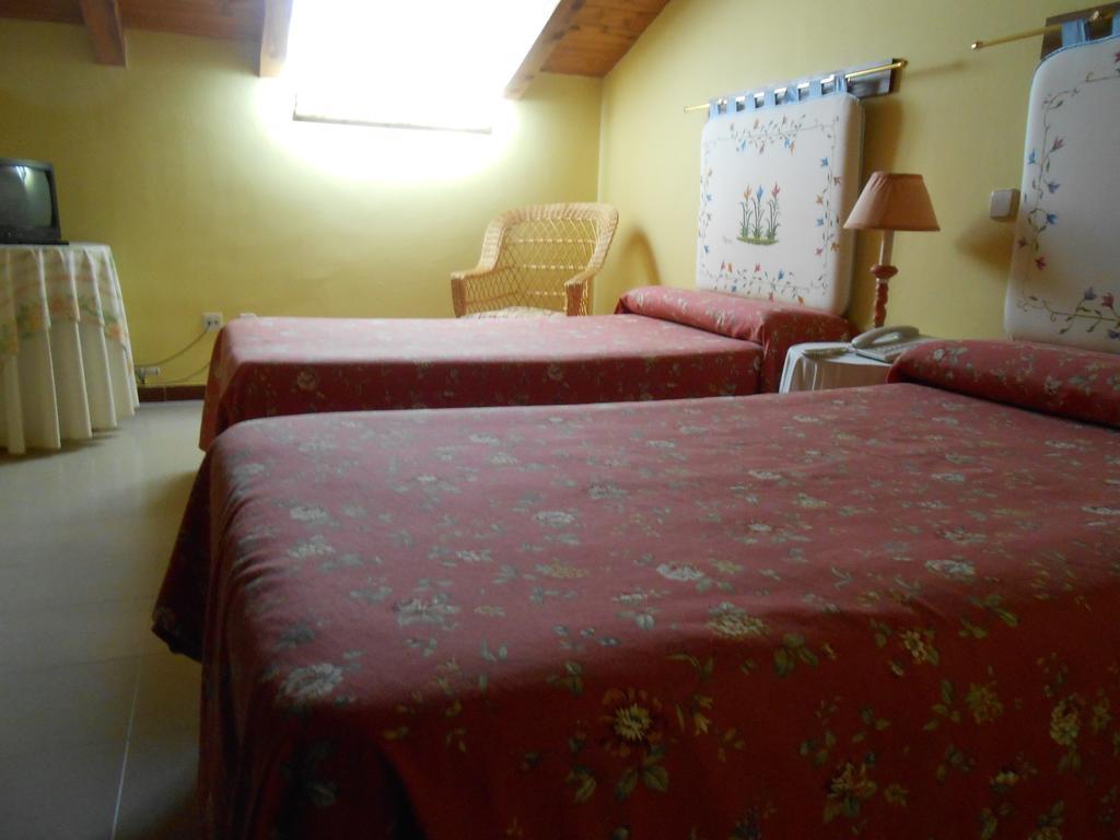 Hostal Burgos Torrecaballeros Værelse billede